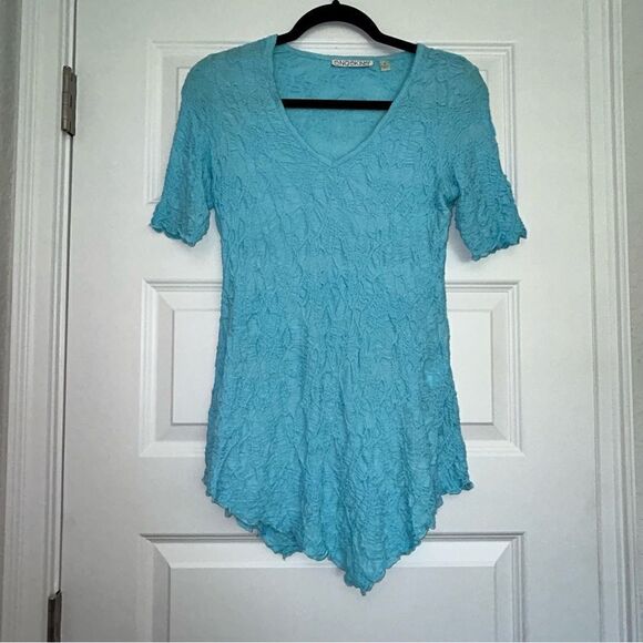 Snoskins V-neck Short Sleeve Textured Handkerchief Shirt Top - Picture 1 of 7